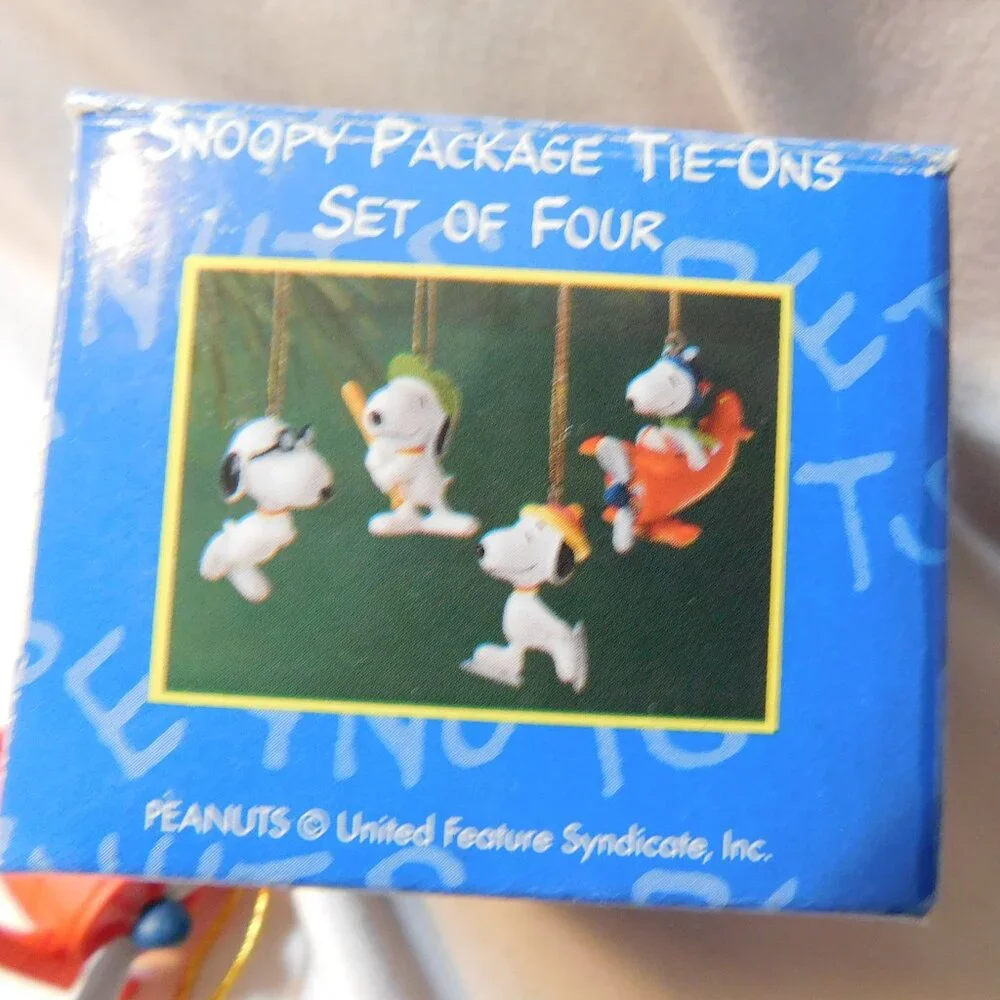 Peanuts Snoopy Tie-On Set of 4 with Box